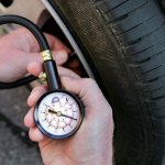 Измерение давления в автомобильной шине